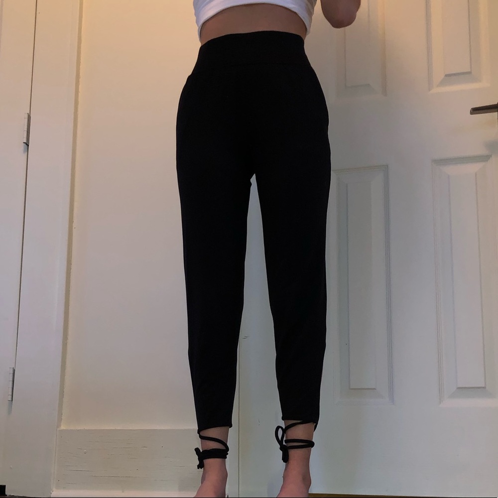 Black lululemon tie-ankle joggers